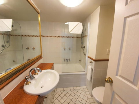 Broadbeach Holiday Apartments - New Castle Holiday 12
