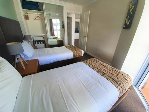 Broadbeach Holiday Apartments - New Castle Holiday 6