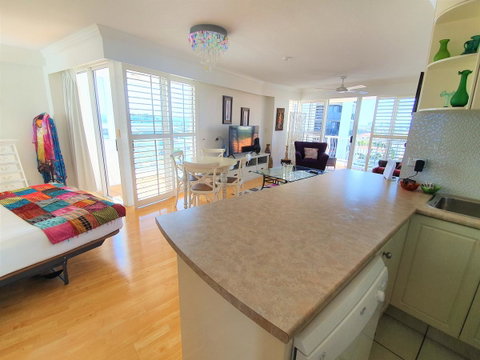 Broadbeach Holiday Apartments - New Castle Holiday 9