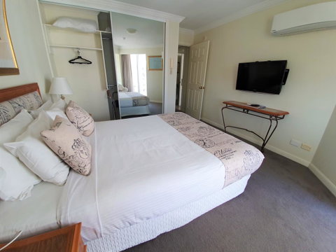 Broadbeach Holiday Apartments - New Castle Holiday 13