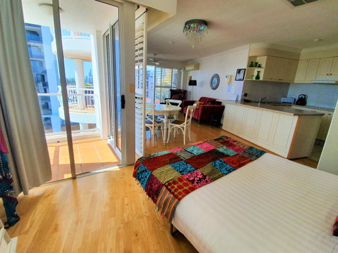 Broadbeach Holiday Apartments - New Castle Holiday 25