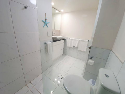 Broadbeach Holiday Apartments - New Castle Holiday 8