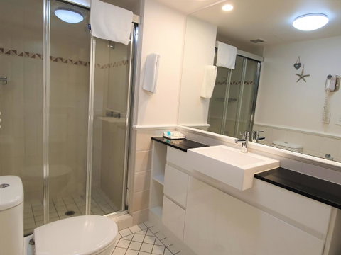 Broadbeach Holiday Apartments - New Castle Holiday 5