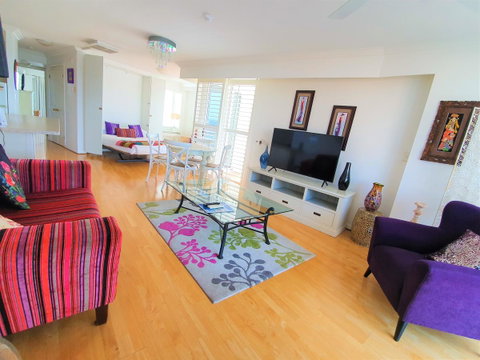 Broadbeach Holiday Apartments - New Castle Holiday 24