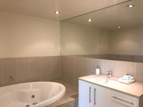 Proximity Waterfront Apartments - New Castle Holiday 12