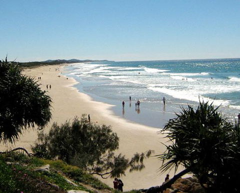 Beach House On Jones Parade, Central Coolum Beach - New Castle Holiday 15