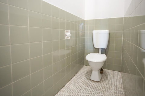 Nightcap At Emerald Star Hotel - New Castle Holiday 8