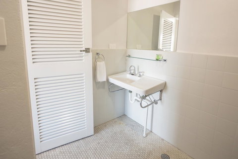 Nightcap At Emerald Star Hotel - New Castle Holiday 7