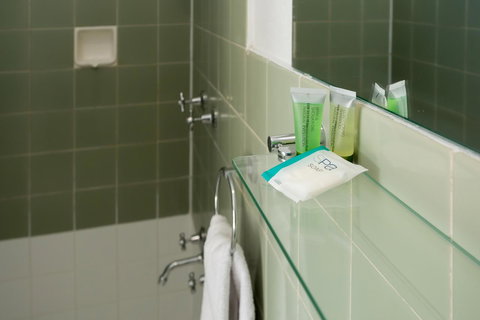 Nightcap At Emerald Star Hotel - New Castle Holiday 36