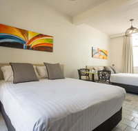 Nightcap at Emerald Star Hotel - New Castle Holiday