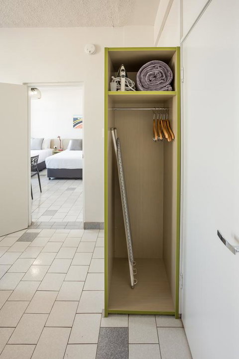 Nightcap At Emerald Star Hotel - New Castle Holiday 22