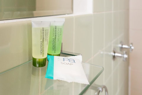 Nightcap At Emerald Star Hotel - New Castle Holiday 14