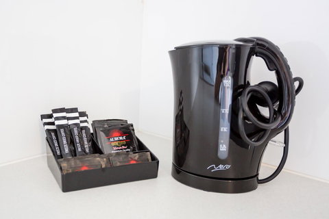 Nightcap At Emerald Star Hotel - New Castle Holiday 18