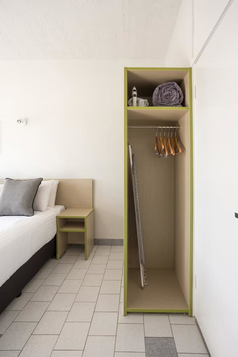 Nightcap At Emerald Star Hotel - New Castle Holiday 33