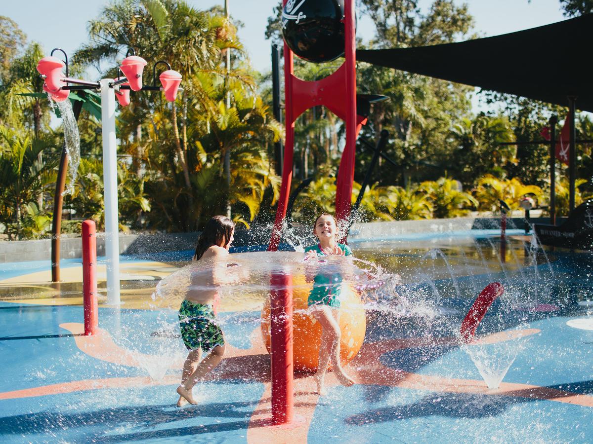 Biggera Waters QLD New Castle Holiday