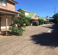 Country Gardens Motor Inn - New Castle Holiday