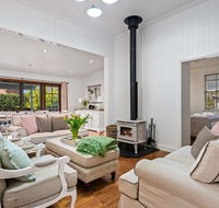 Frangipani House - New Castle Holiday