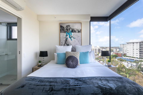 Sunset Retreat Mooloolaba - New Castle Holiday 4