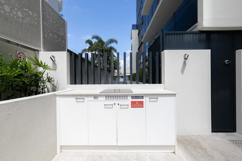 Sunset Retreat Mooloolaba - New Castle Holiday 36