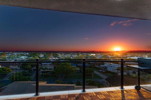 Sunset Retreat Mooloolaba - New Castle Holiday 17