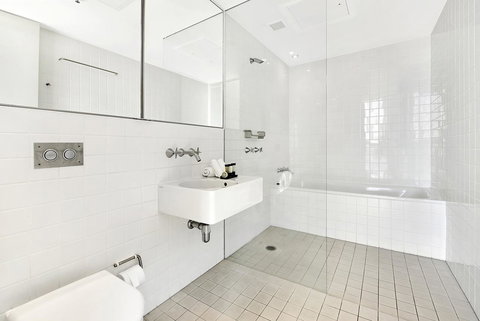 ULTIQA Air On Broadbeach - New Castle Holiday 18