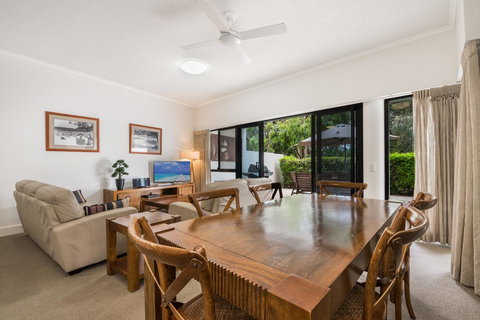 Mirra Chana - New Castle Holiday 4