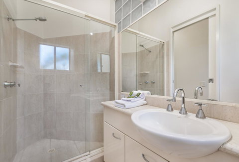 Mirra Chana - New Castle Holiday 20