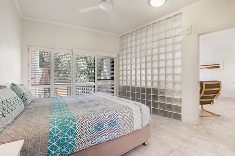 Mirra Chana - New Castle Holiday 10