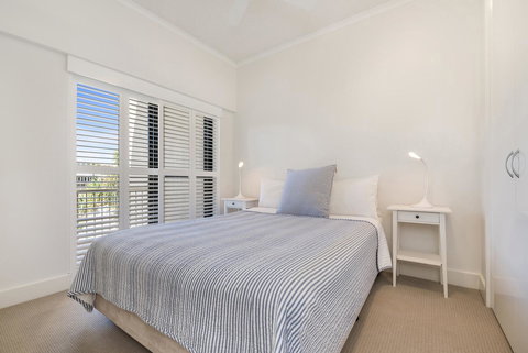 Mirra Chana - New Castle Holiday 6