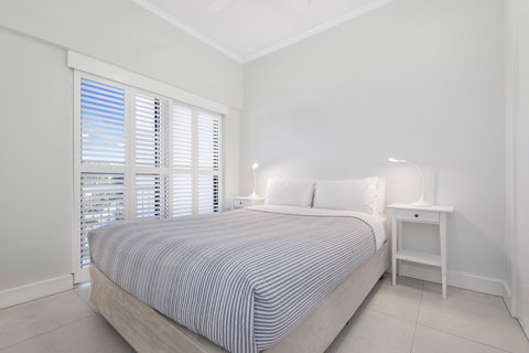 Mirra Chana - New Castle Holiday 17