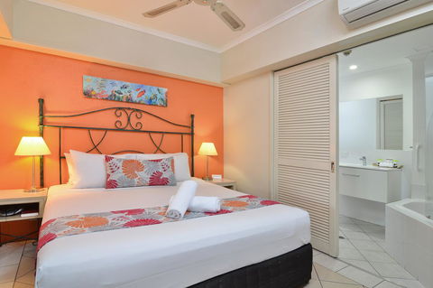 Le Cher Du Monde Adults Only - New Castle Holiday 24