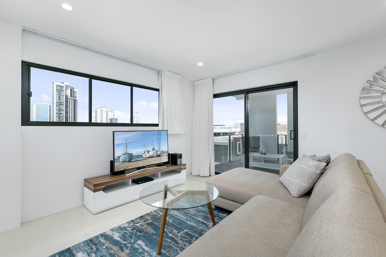 Broadbeach Waters QLD New Castle Holiday