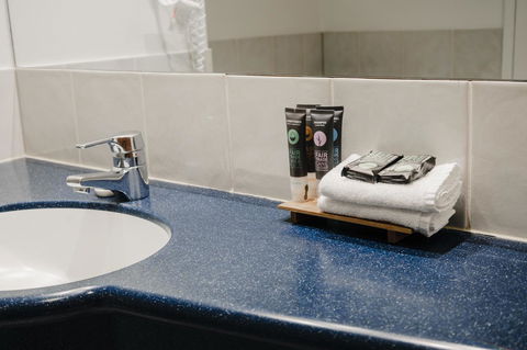 Novotel Cairns Oasis Resort - New Castle Holiday 24