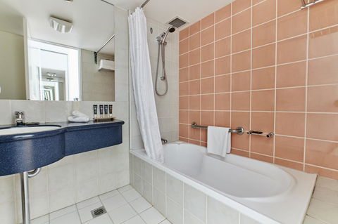 Novotel Cairns Oasis Resort - New Castle Holiday 2