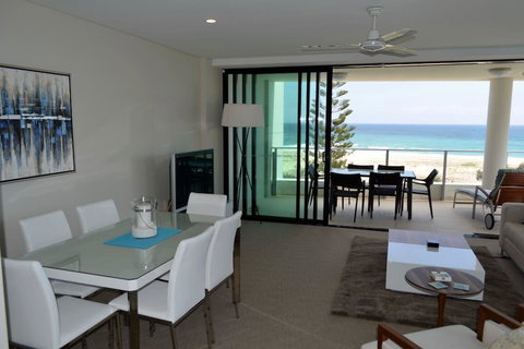 Pure Kirra - New Castle Holiday 6