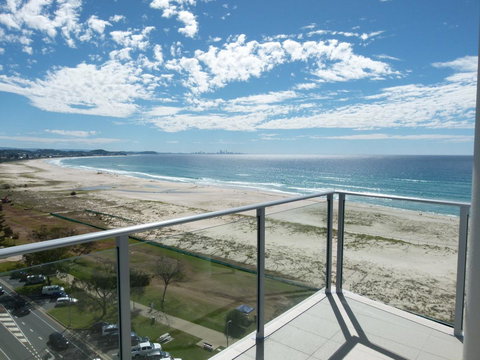 Pure Kirra - New Castle Holiday 0