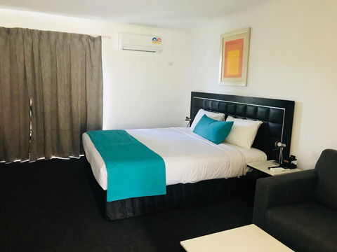 Comfort Inn North Brisbane - New Castle Holiday 24
