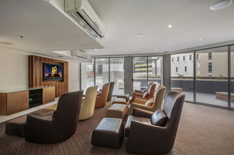 Evolution Apartments - New Castle Holiday 4