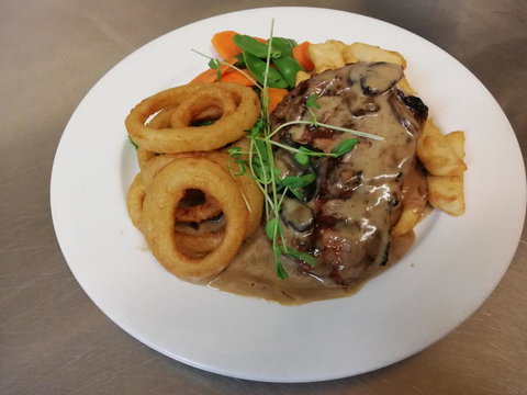 Burke & Wills Motor Inn - New Castle Holiday 11