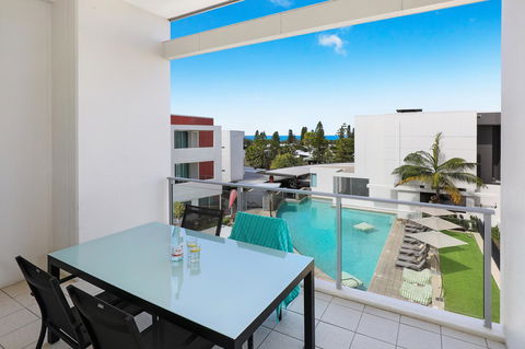 Element On Coolum Beach - New Castle Holiday 1