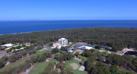 Fairways Golf & Beach Retreat Bribie Island - New Castle Holiday 7
