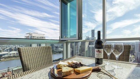 Oaks Brisbane Festival Suites - New Castle Holiday 1