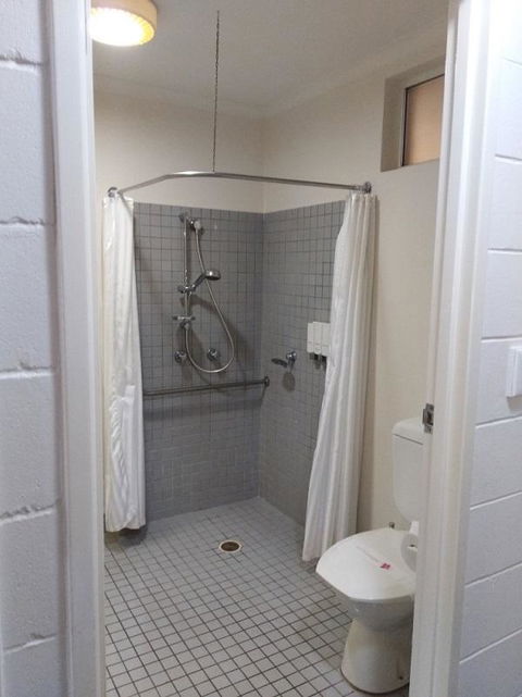 White Lace Motor Inn - New Castle Holiday 3