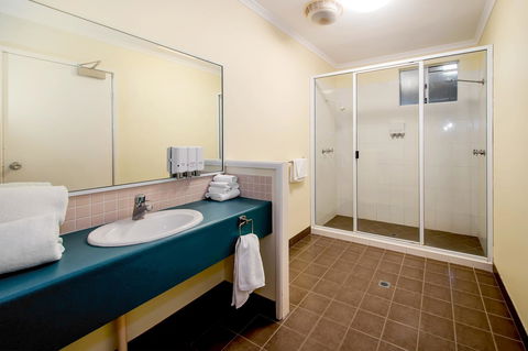 White Lace Motor Inn - New Castle Holiday 17