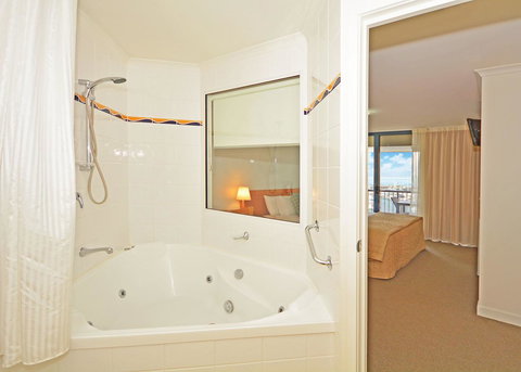 Mantra Hervey Bay - New Castle Holiday 24