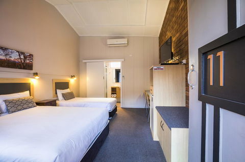 Downs Motel - New Castle Holiday 2