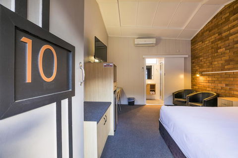 Downs Motel - New Castle Holiday 3
