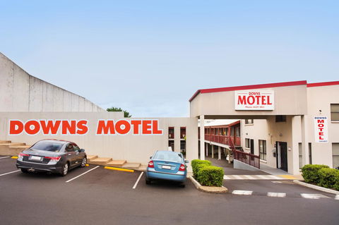 Downs Motel - New Castle Holiday 24