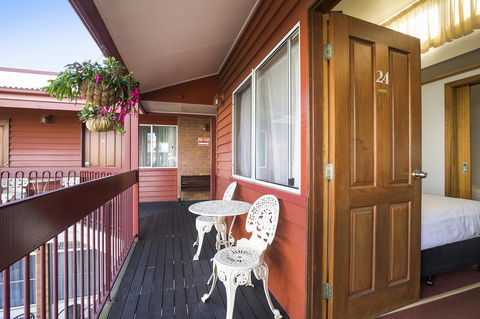 Downs Motel - New Castle Holiday 6