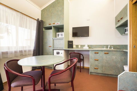 Downs Motel - New Castle Holiday 7